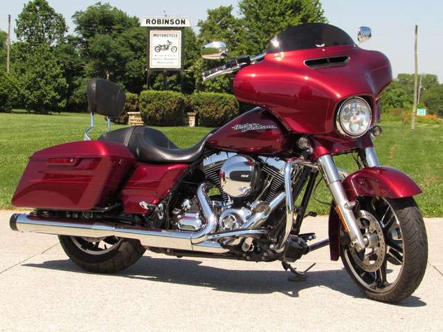 2016 Harley-Davidson, 36 000 km, dovoz Kanada — foto 1 z 5 2016 Harley-Davidson, 36 000 km, dovoz Kanada — foto 1 z 5