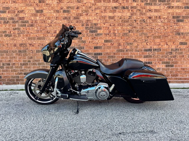 2015 Harley-Davidson, 38 000 km, dovoz Kanada — foto 2 z 5