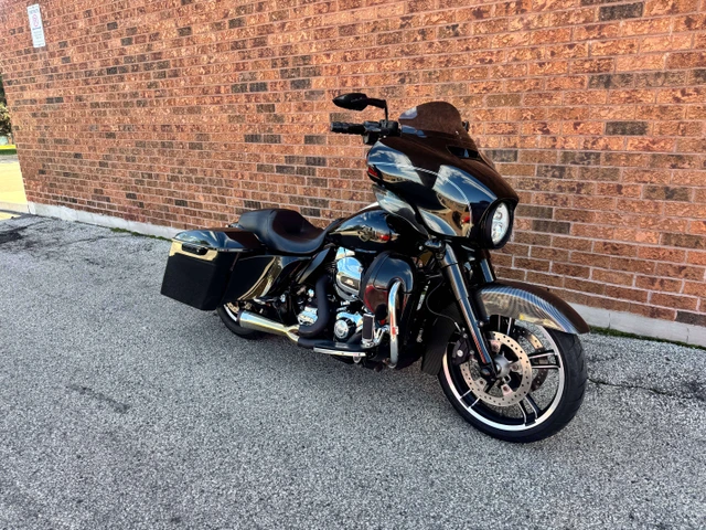 2015 Harley-Davidson, 38 000 km, dovoz Kanada — foto 3 z 5