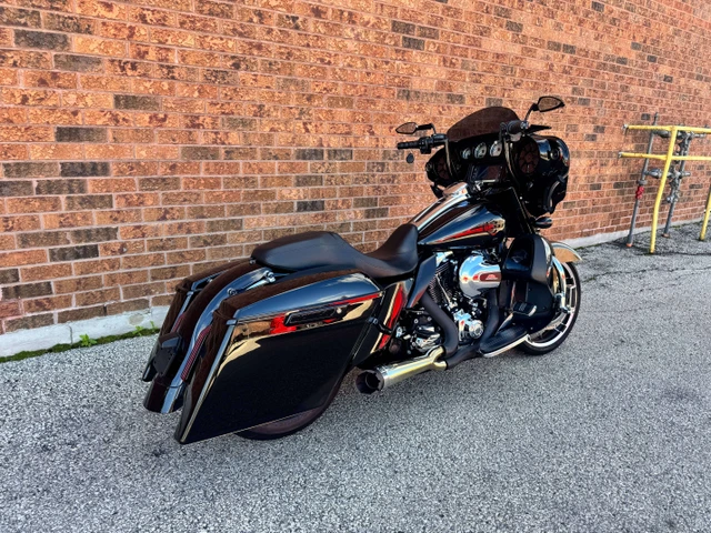 2015 Harley-Davidson, 38 000 km, dovoz Kanada — foto 4 z 5