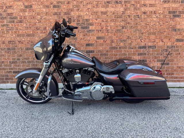 2014 Harley-Davidson, 30 000 km, dovoz Kanada — foto 2 z 5