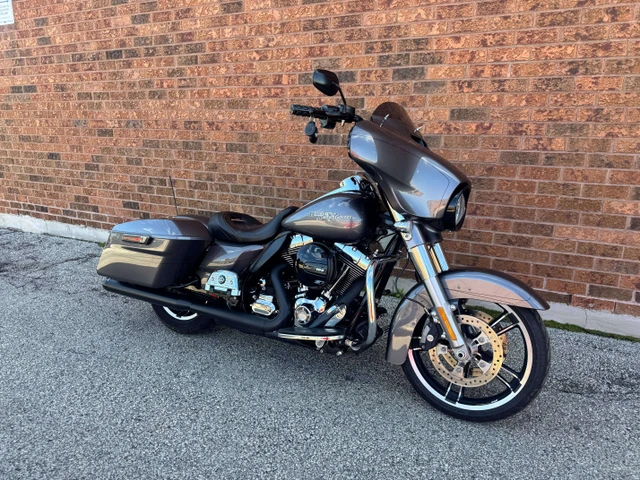 2014 Harley-Davidson, 30 000 km, dovoz Kanada — foto 3 z 5