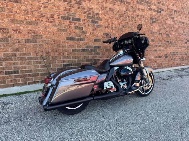 2014 Harley-Davidson, 30 000 km, dovoz Kanada — foto 4 z 5