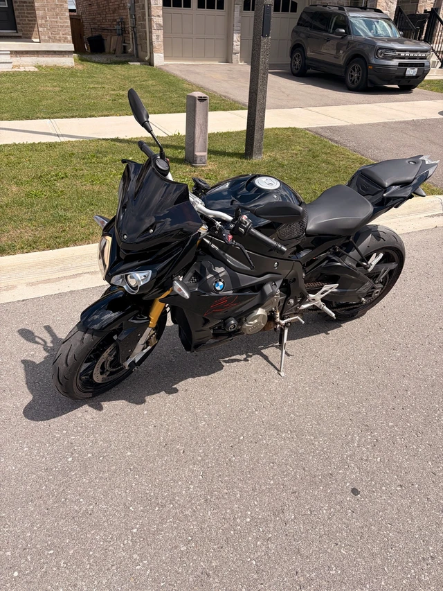 2017 BMW, 33 000 km, dovoz Kanada — foto 2 z 5