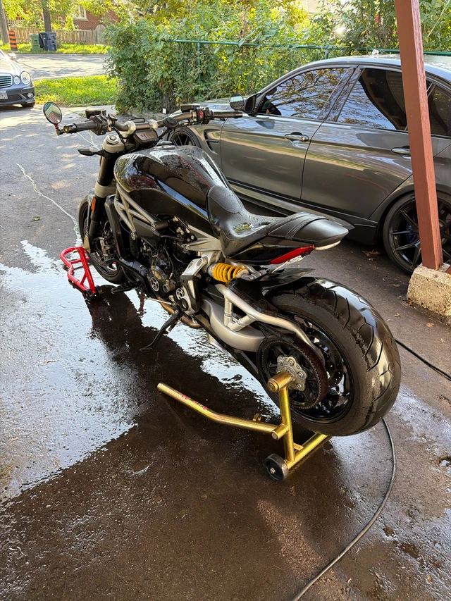 2016 Ducati, 7 091 km, dovoz Kanada — foto 3 z 3