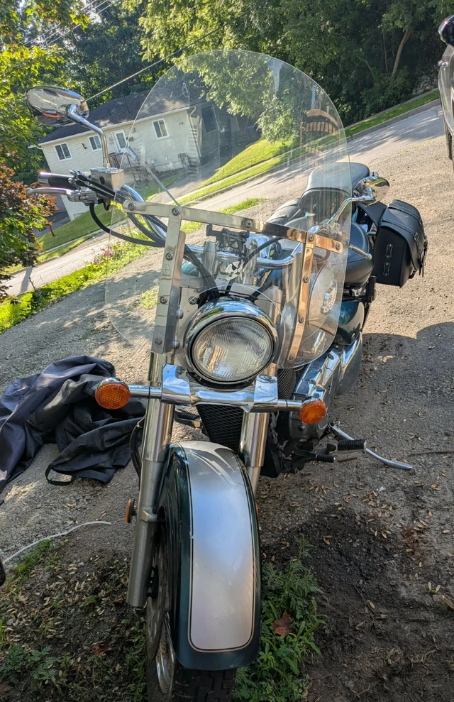 2003 Suzuki, 27 327 km, dovoz Kanada — foto 4 z 5