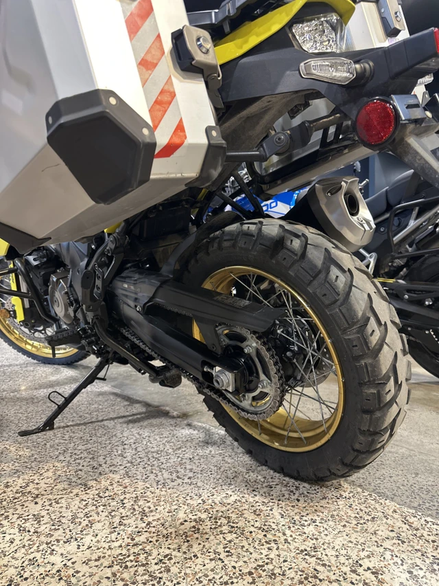 2023 Suzuki, žlutá, 33 806 km, dovoz Kanada — foto 2 z 5