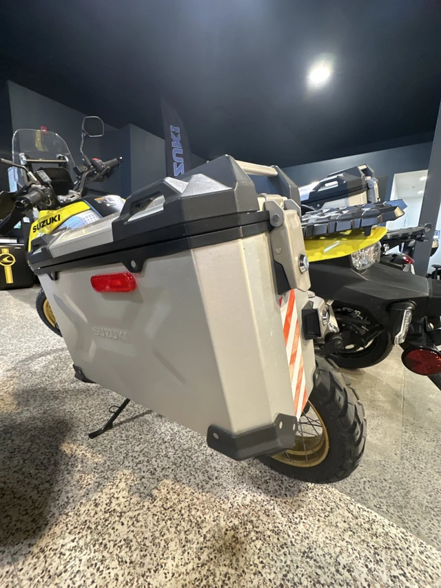 2023 Suzuki, žlutá, 33 806 km, dovoz Kanada — foto 3 z 5