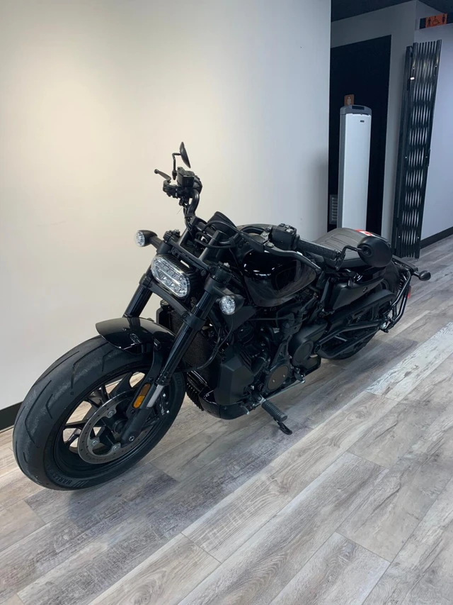 2022 Harley-Davidson, 1 648 km, dovoz Kanada — foto 3 z 5