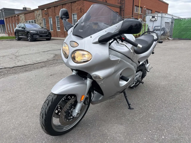 2003 Triumph, 37 318 km, dovoz Kanada — foto 3 z 5