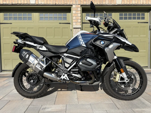 2023 BMW, 10 800 km, dovoz Kanada — foto 2 z 5
