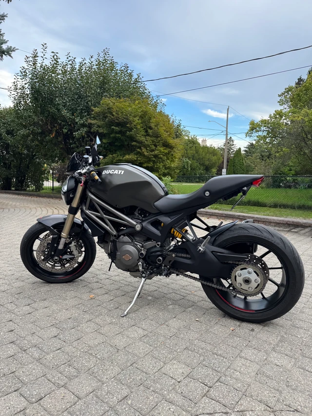 2012 Ducati, 19 000 km, dovoz Kanada — foto 2 z 3