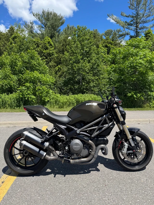 2012 Ducati, 19 000 km, dovoz Kanada — foto 3 z 3