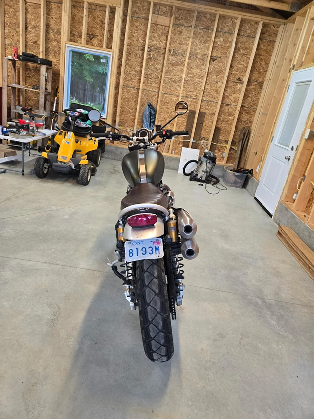 2021 Triumph, 12 000 km, dovoz Kanada — foto 2 z 4