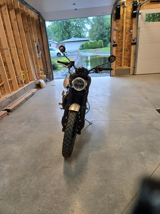 2021 Triumph, 12 000 km, dovoz Kanada — foto 4 z 4