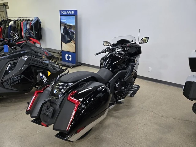 2018 BMW, 39 700 km, dovoz Kanada — foto 3 z 4