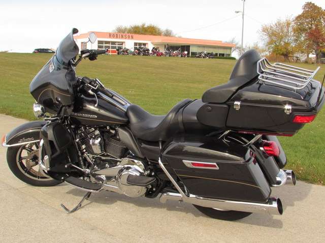 2017 Harley-Davidson, 96 500 km, dovoz Kanada — foto 4 z 5