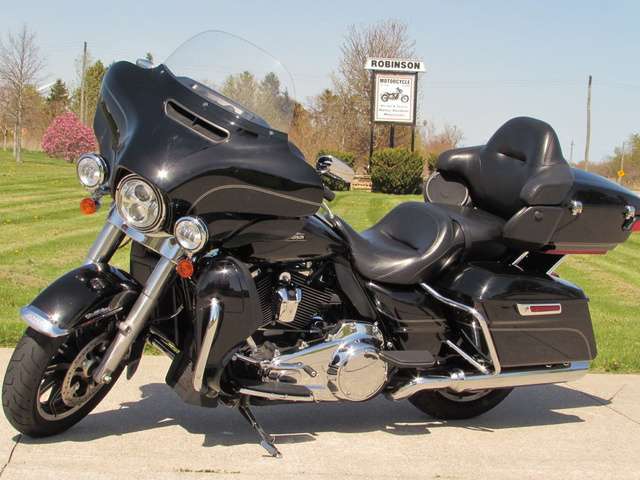 2017 Harley-Davidson, 41 500 km, dovoz Kanada — foto 4 z 5