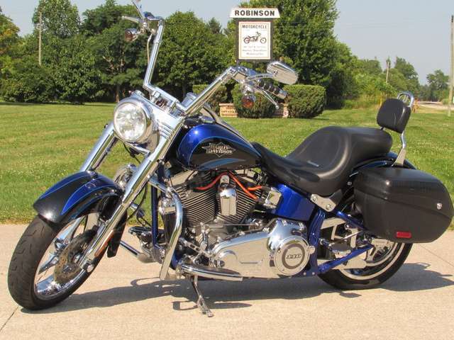 2011 Harley-Davidson, dovoz Kanada — foto 2 z 5