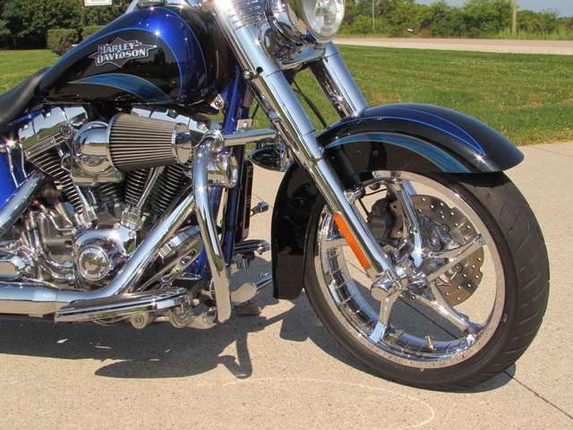 2011 Harley-Davidson, dovoz Kanada — foto 5 z 5