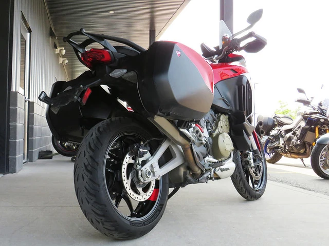 2022 Ducati, červená, 20 718 km, dovoz Kanada — foto 5 z 5