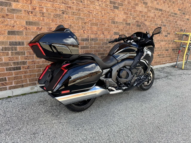 2023 BMW, 30 000 km, dovoz Kanada — foto 4 z 5