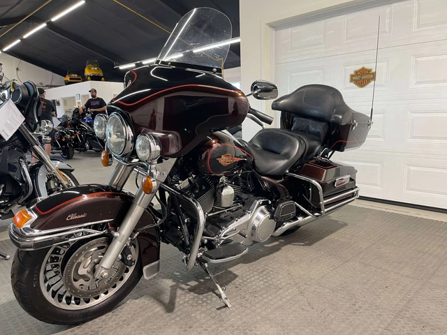 2011 Harley-Davidson, červená, 61 506 km, dovoz Kanada — foto 4 z 5