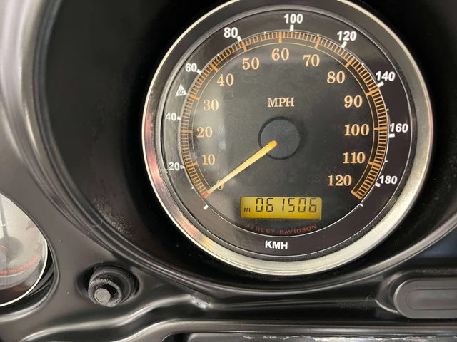 2011 Harley-Davidson, červená, 61 506 km, dovoz Kanada — foto 5 z 5