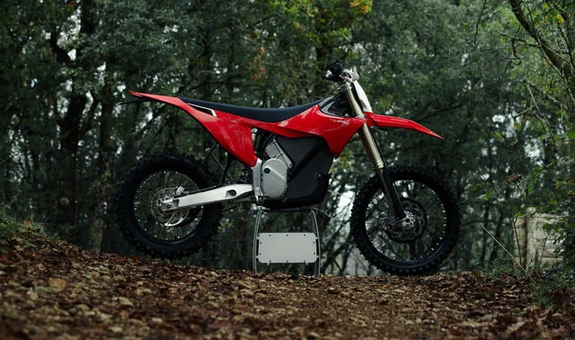 2025, 1 km, dovoz Kanada — foto 2 z 3