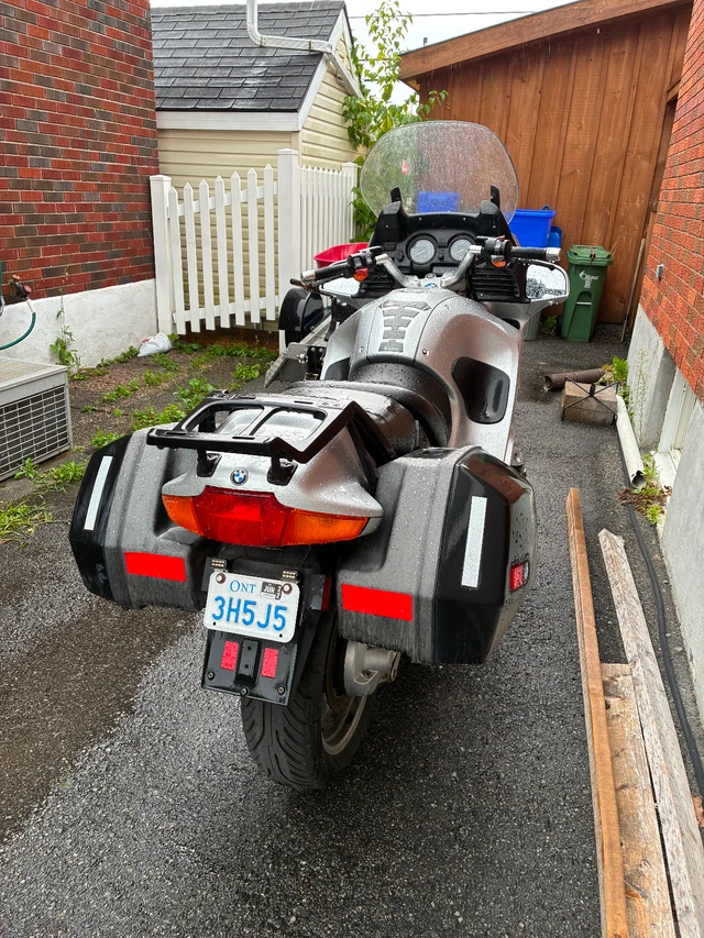 2004 BMW, 96 000 km, dovoz Kanada — foto 2 z 4