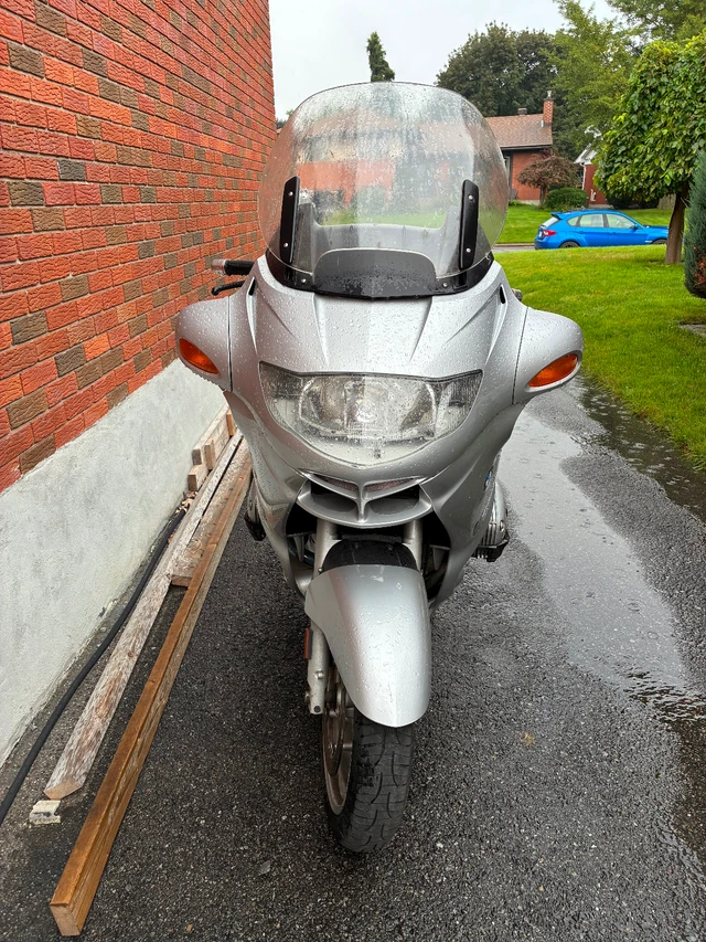 2004 BMW, 96 000 km, dovoz Kanada — foto 3 z 4
