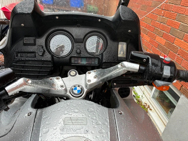 2004 BMW, 96 000 km, dovoz Kanada — foto 4 z 4