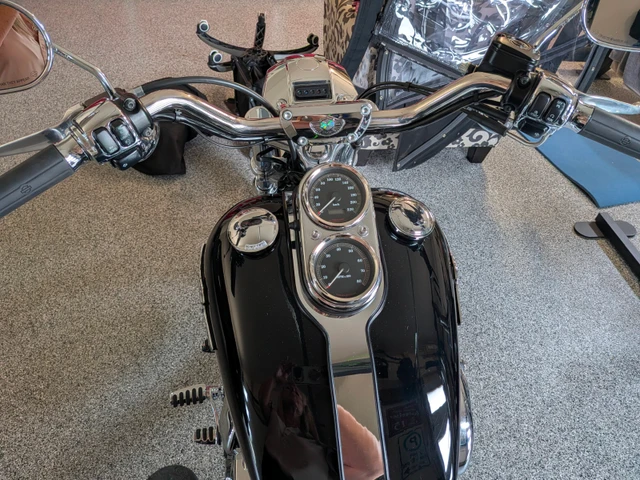 2003 Harley-Davidson, 8 400 km, dovoz Kanada — foto 3 z 5