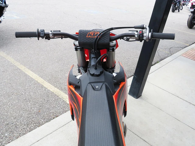 2027 KTM, 1 km, dovoz Kanada — foto 5 z 5