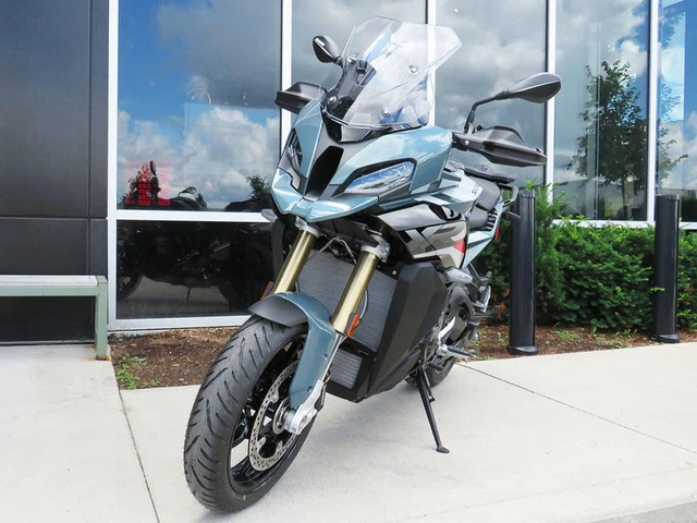 2026 BMW, zelená, 1 km, dovoz Kanada — foto 4 z 5