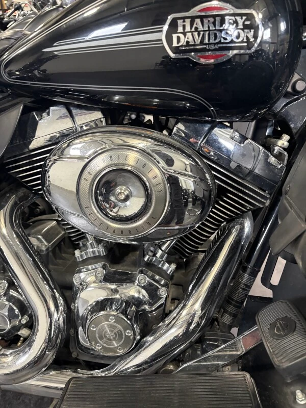 2011 Harley-Davidson, 69 427 km, dovoz Kanada — foto 4 z 5