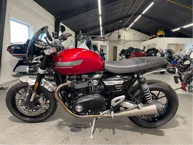 2023 Triumph, červená, 4 992 km, dovoz Kanada — foto 3 z 5