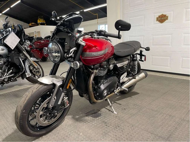 2023 Triumph, červená, 4 992 km, dovoz Kanada — foto 4 z 5
