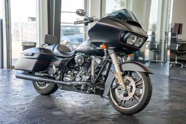 2015 Harley-Davidson, červená, 9 528 km, dovoz Kanada — foto 3 z 5