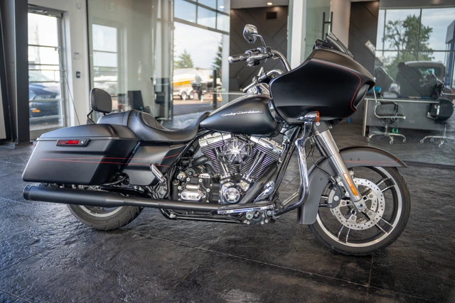 2015 Harley-Davidson, červená, 9 528 km, dovoz Kanada — foto 4 z 5