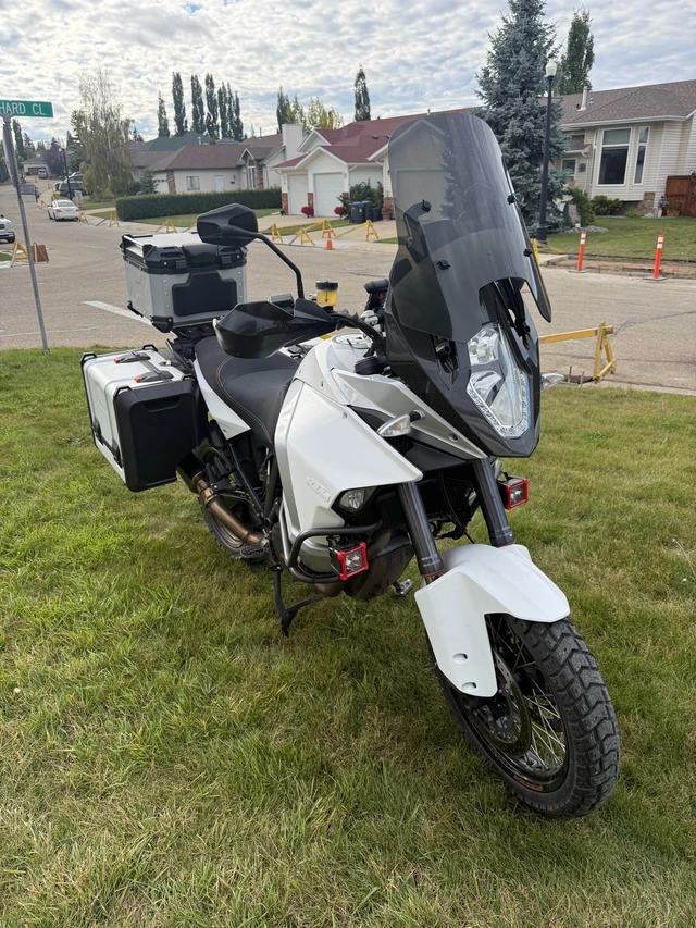 2016 KTM, červená, 33 000 km, dovoz Kanada — foto 3 z 4