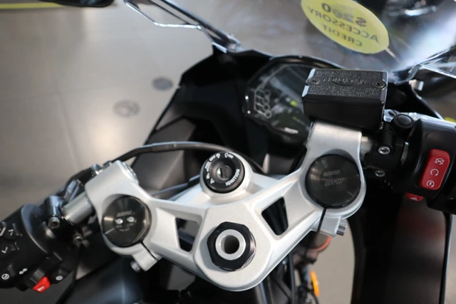 2026 Triumph, černá, dovoz Kanada — foto 2 z 5