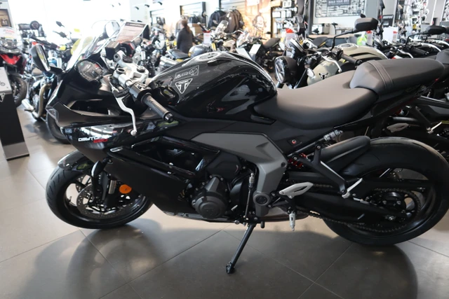 2026 Triumph, černá, dovoz Kanada — foto 4 z 5