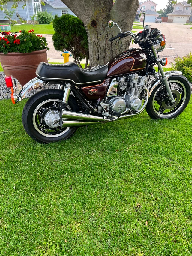 1980, 16 999 km, dovoz Kanada — foto 1 z 5 1980, 16 999 km, dovoz Kanada — foto 1 z 5