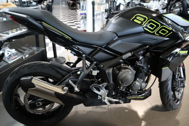 2025 Triumph, černá, dovoz Kanada — foto 2 z 5