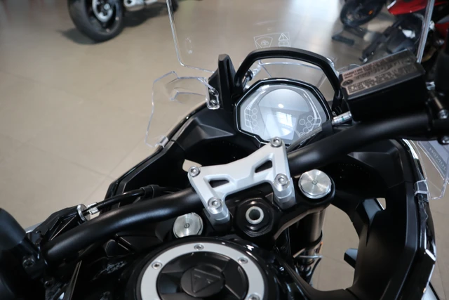 2025 Triumph, černá, dovoz Kanada — foto 4 z 5