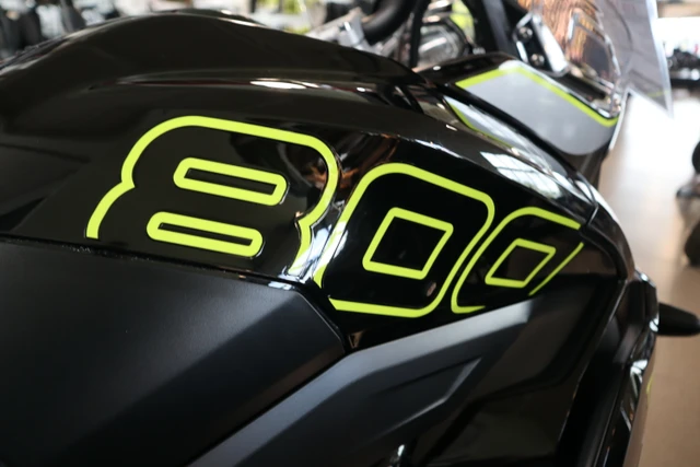 2025 Triumph, černá, dovoz Kanada — foto 5 z 5