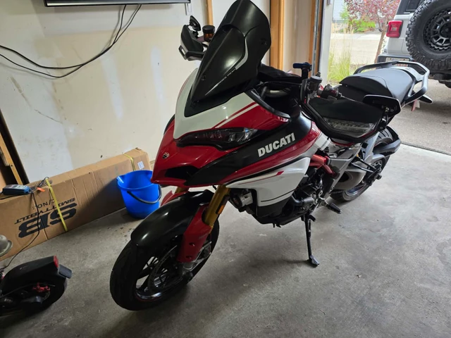 2016 Ducati, 25 000 km, dovoz Kanada — foto 2 z 4