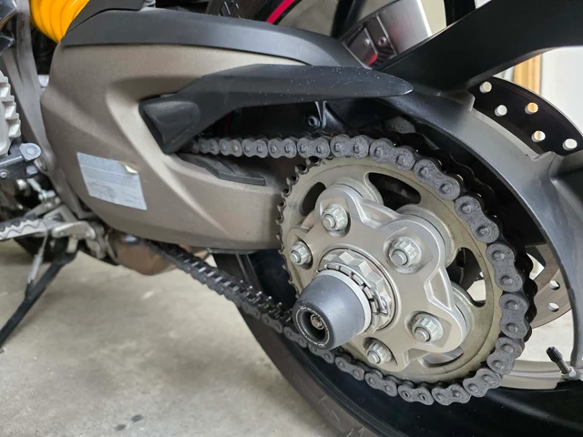 2016 Ducati, 25 000 km, dovoz Kanada — foto 3 z 4