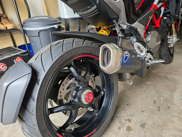 2016 Ducati, 25 000 km, dovoz Kanada — foto 4 z 4